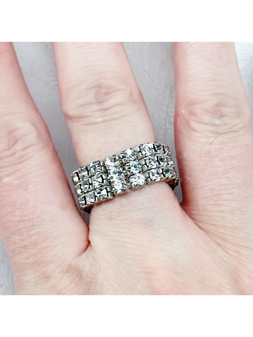174u. Glass Bling Ring Stretch